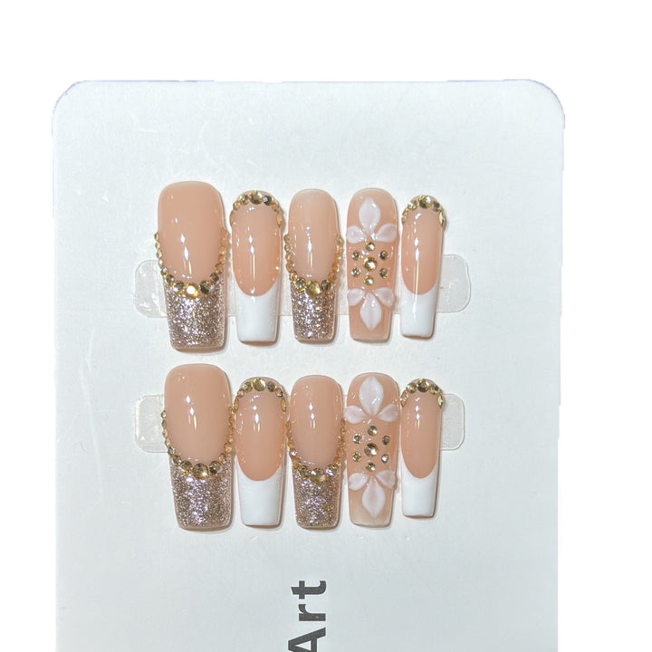 Luxuriöses Glänzendes Press-On Nagelkunstset mit Dekorativen Blumenelementen Karnz