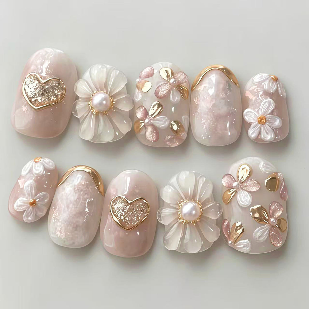 Blumige und goldakzentuierte Press-On Nagelset