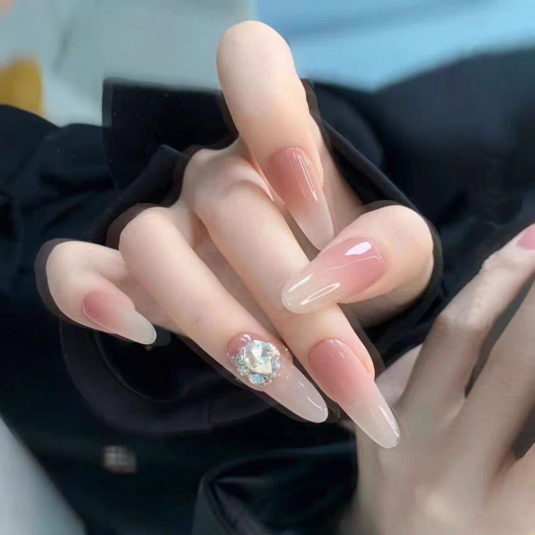 Künstlerisches Press-On Nail Set mit einzigartigen Designs Karnz