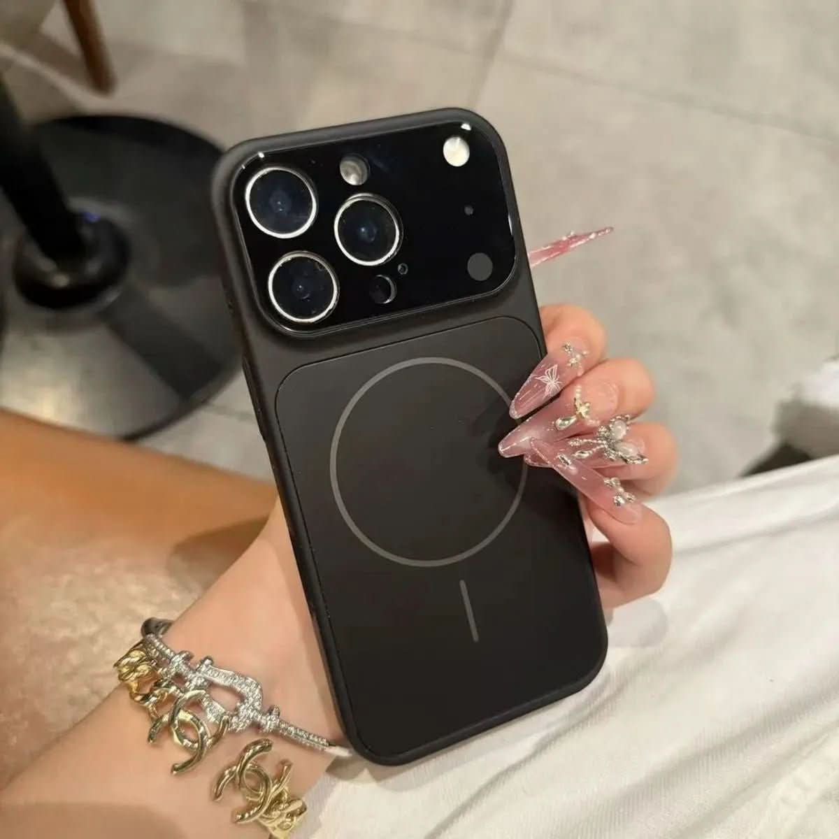 Schlanke, matte MagSafe-Hülle für das iPhone
