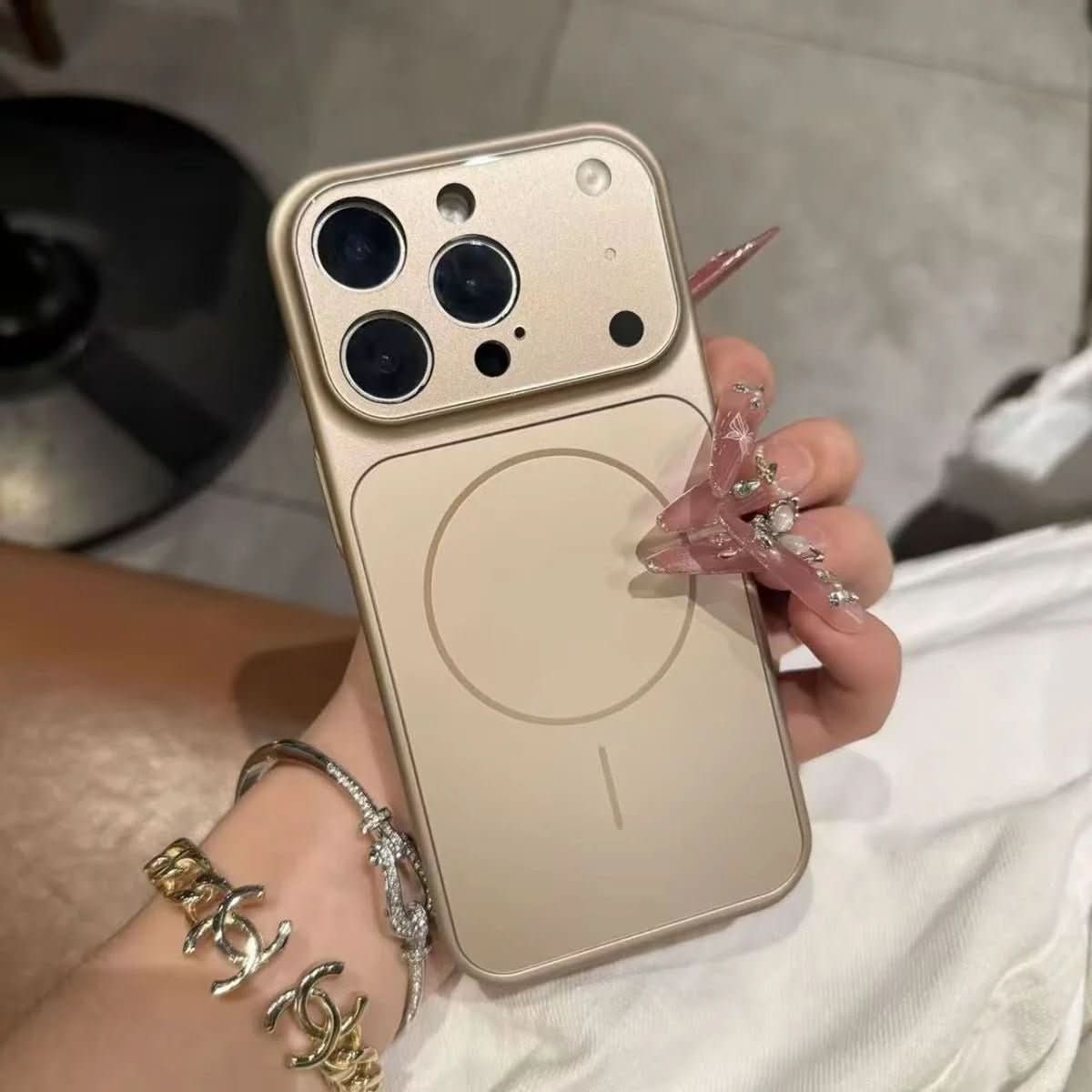 Schlanke, matte MagSafe-Hülle für das iPhone