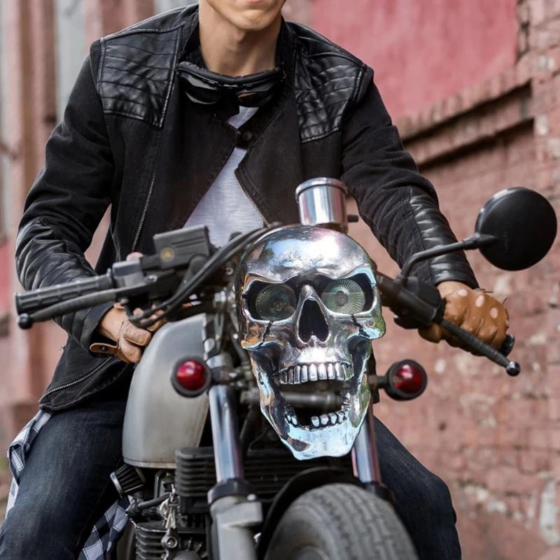 LED-Motorrad-Totenkopflampe mit einzigartigem Augenleuchten und Chrom-Finish