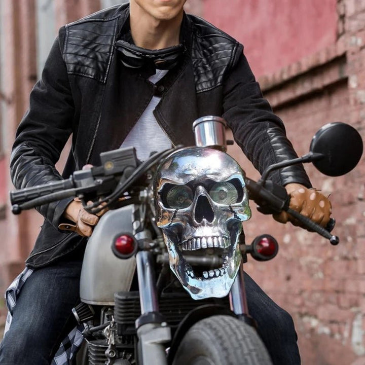 LED-Motorrad-Totenkopflampe mit einzigartigem Augenleuchten und Chrom-Finish