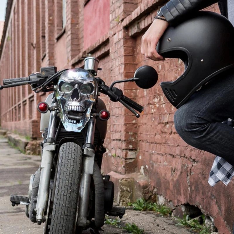 LED-Motorrad-Totenkopflampe mit einzigartigem Augenleuchten und Chrom-Finish