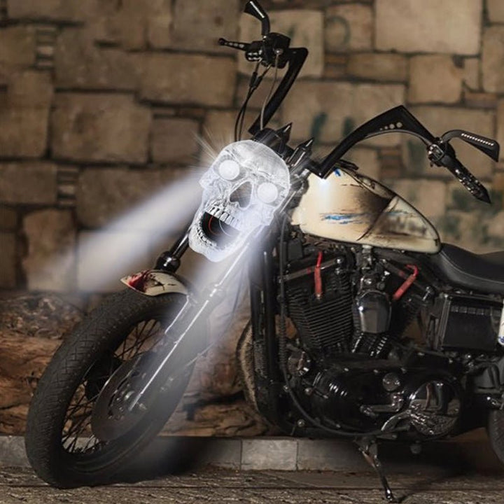 LED-Motorrad-Totenkopflampe mit einzigartigem Augenleuchten und Chrom-Finish