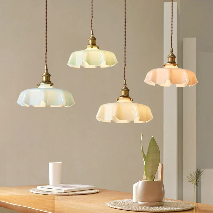 FrenchElegance - Zeitloser Messing Pendelleuchte mit warmem Licht für klassisches Interieur | Karnz