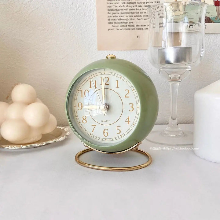 Retro-Vintage-Stil Goldakzent-Wecker