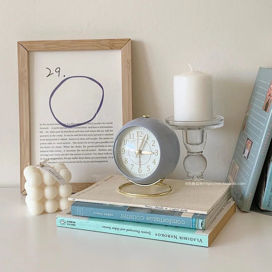Retro-Vintage-Stil Goldakzent-Wecker