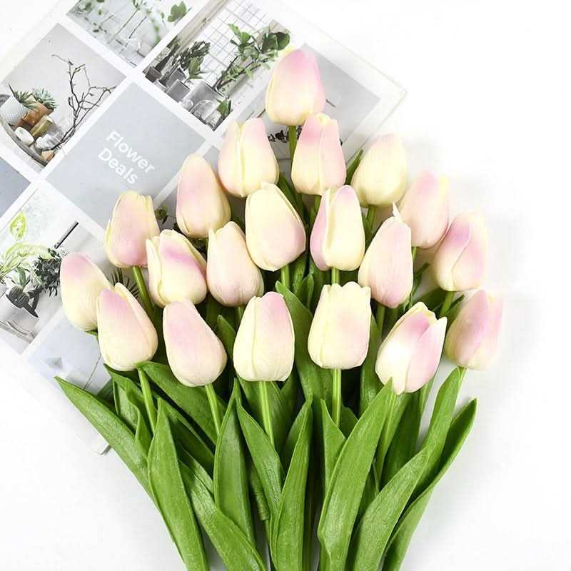 Künstlicher Tulpenstrauß mit realistisch wirkenden Blüten