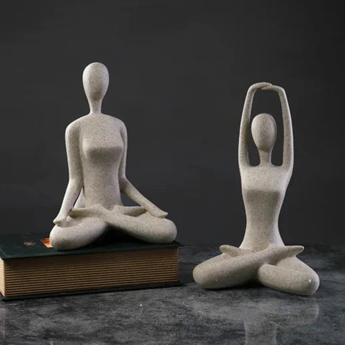ZenJoy Frau in Yoga Figur – Moderne Innenraumdekoration aus Harz | Karnz