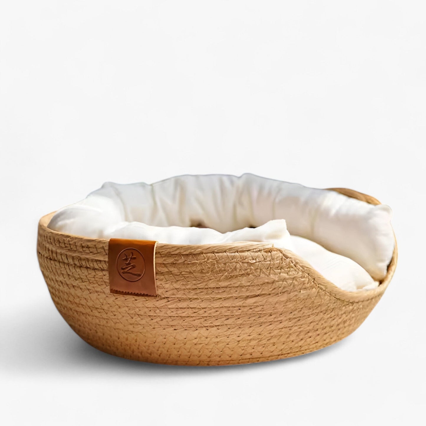 Handgewebtes Bambus-Haustierbett mit weichem Kissen – Luna Nest