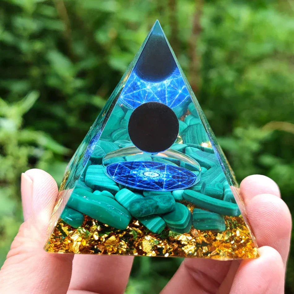 Orgonite-Pyramide mit Amethyst Pendel – Energie, Schutz und Dekoration | Karnz