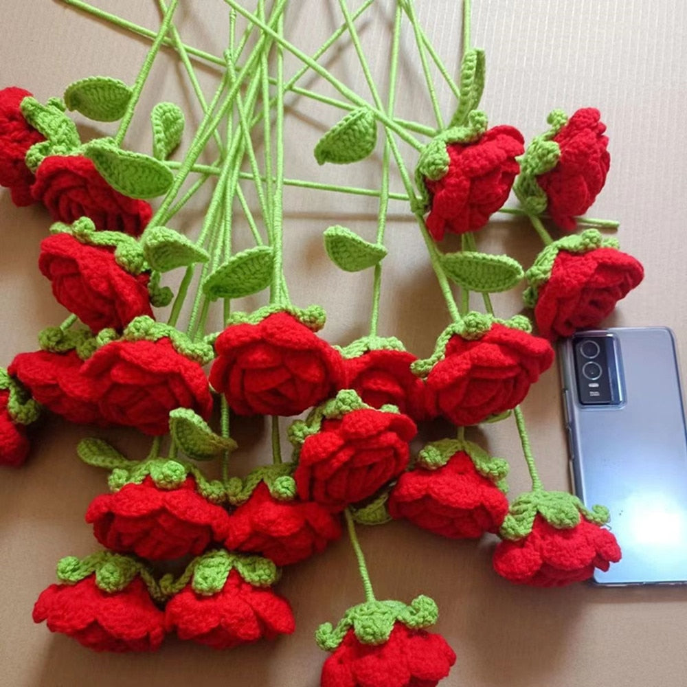 Handgestrickter Rosenstrauß