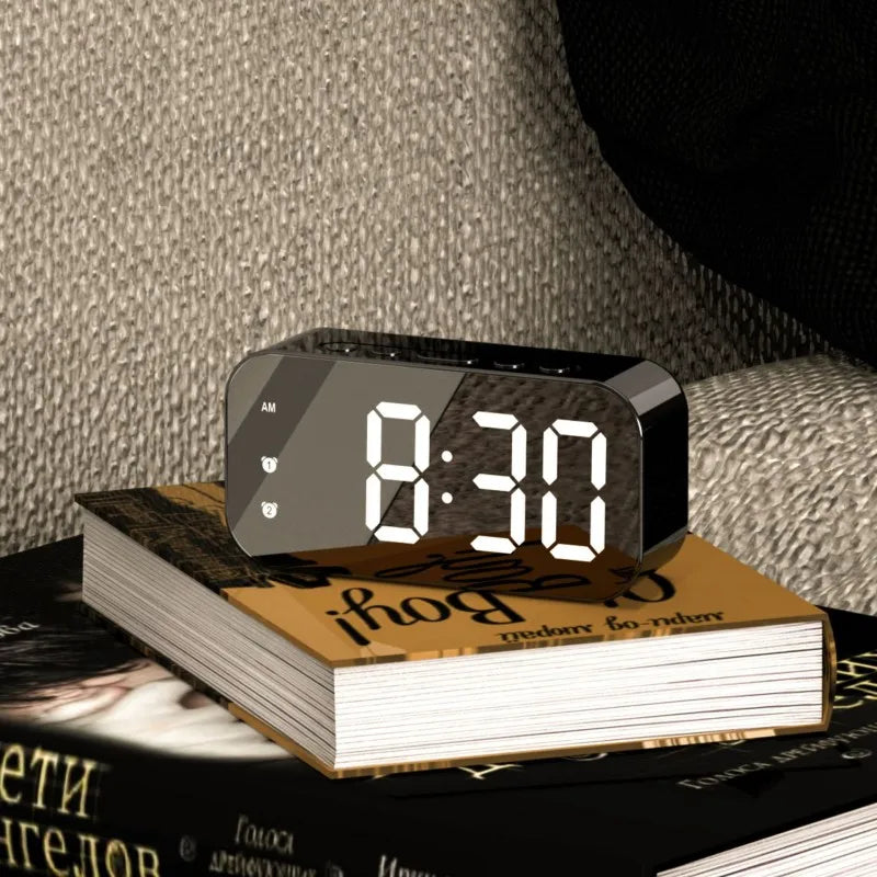 Moderner LED-Wecker mit Temperaturanzeige und Dual-Alarmfunktion – Perfekt für Schlafzimmer, Büro und als stilvolle Nachttisch-Dekoration | Karnz