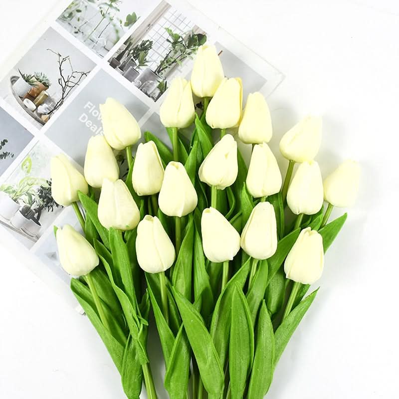 Künstlicher Tulpenstrauß mit realistisch wirkenden Blüten