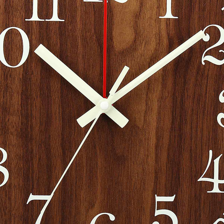 Karnz | Nordisches Luminöses Holz Stille Wanduhr