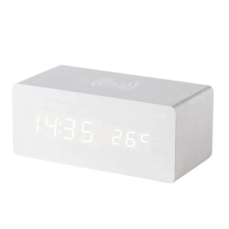 Minimalistischer LED Holz-Wecker mit Temperaturanzeige, kabelloser Ladefunktion und digitaler Zeitanzeige – Ideal für Schlafzimmer und Büro | Karnz