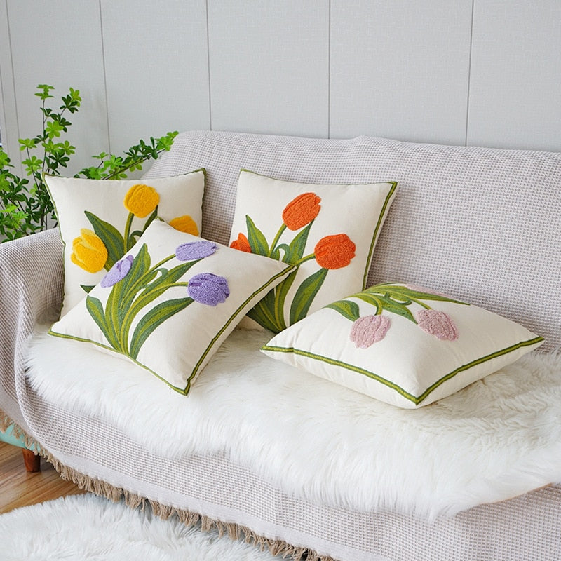 Bestickter Tulpenkissenbezug