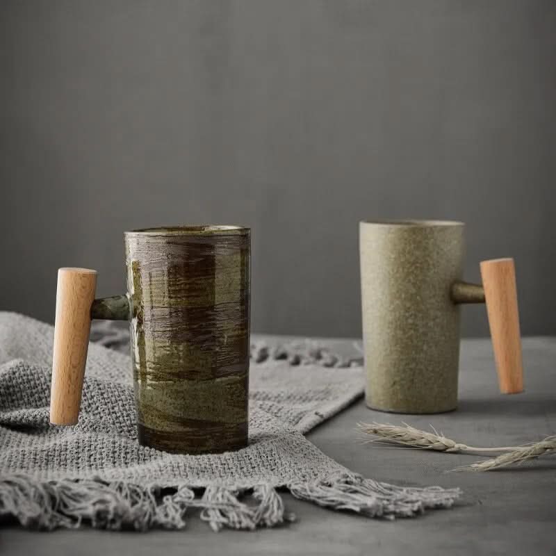 BREWCRAFT-BECHER – Handgefertigter Keramikbecher mit Holzgriff für stilvollen Kaffeegenuss