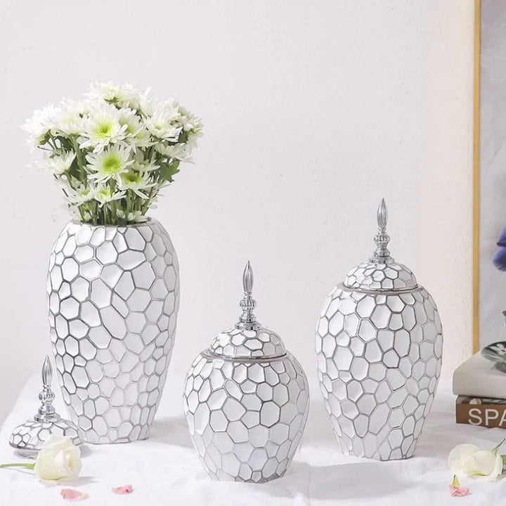 Karnz | Elegante Keramikvase mit goldenen Akzenten