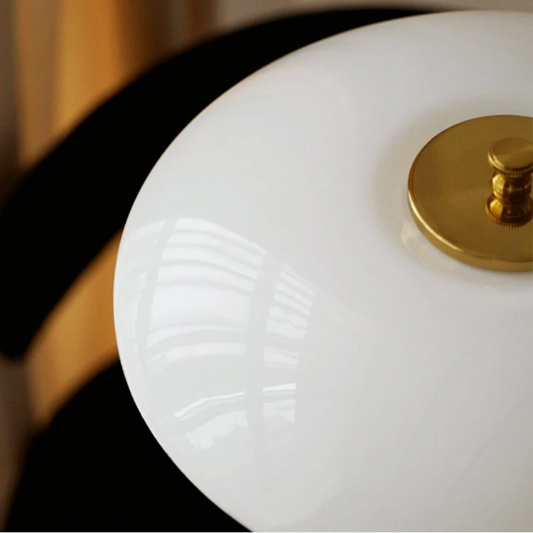 Karnz | Skandinavische Designer Tischlampe Minimalistisch