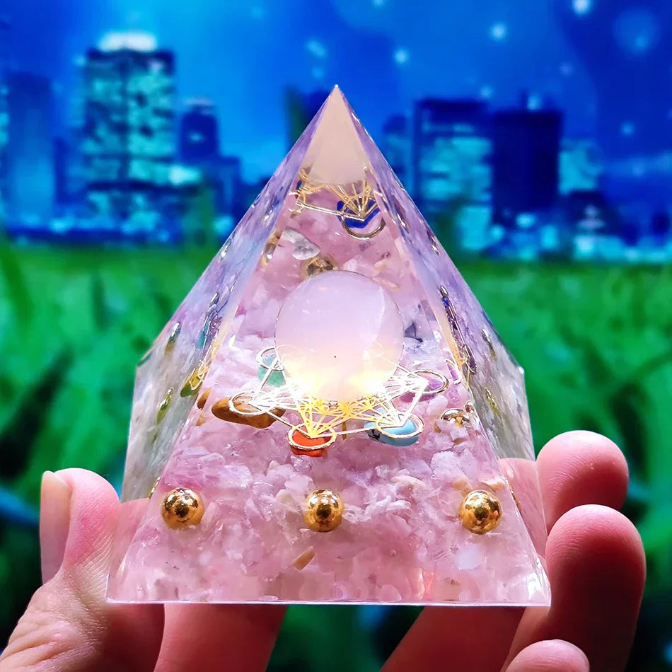 Orgonite-Pyramide mit Amethyst Pendel – Energie, Schutz und Dekoration | Karnz