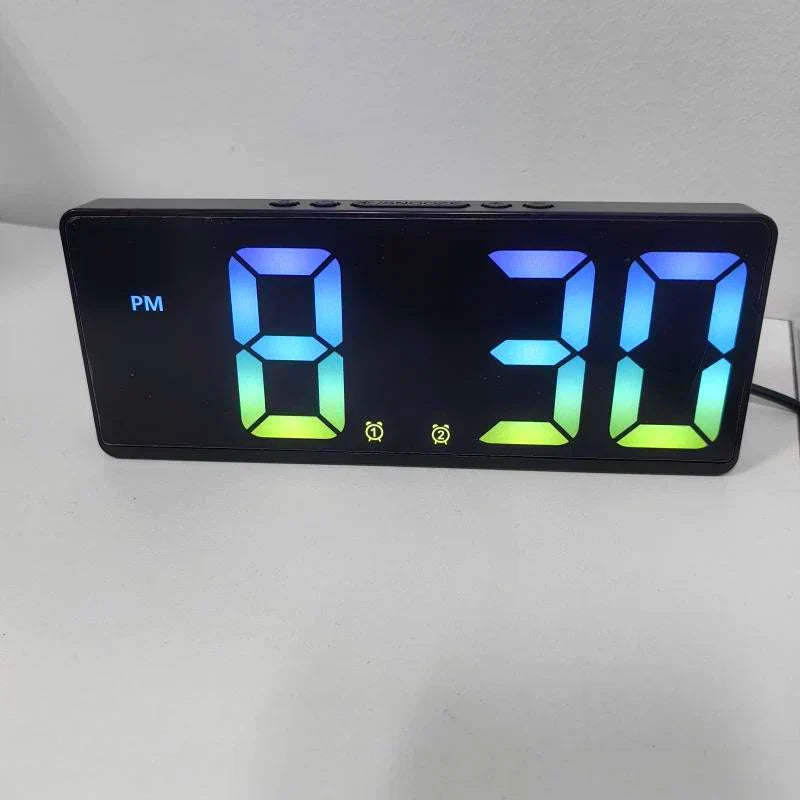 Sandsberg LED Wecker mit Sprachsteuerung | Stiller Nachtmodus | Modernes Design