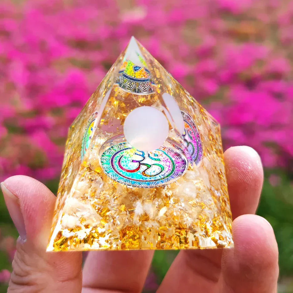 Orgonite-Pyramide mit Amethyst Pendel – Energie, Schutz und Dekoration | Karnz