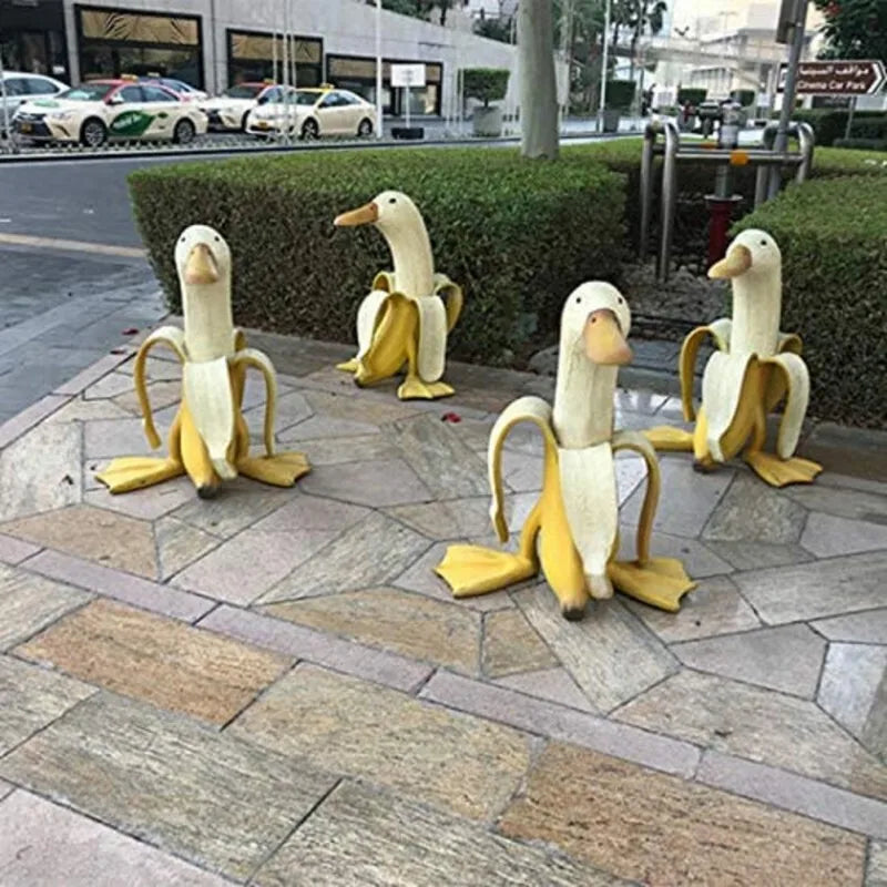 BananaDuck Dekorationsfigur – Verspielte Harzdekoration für drinnen oder draußen | Karnz