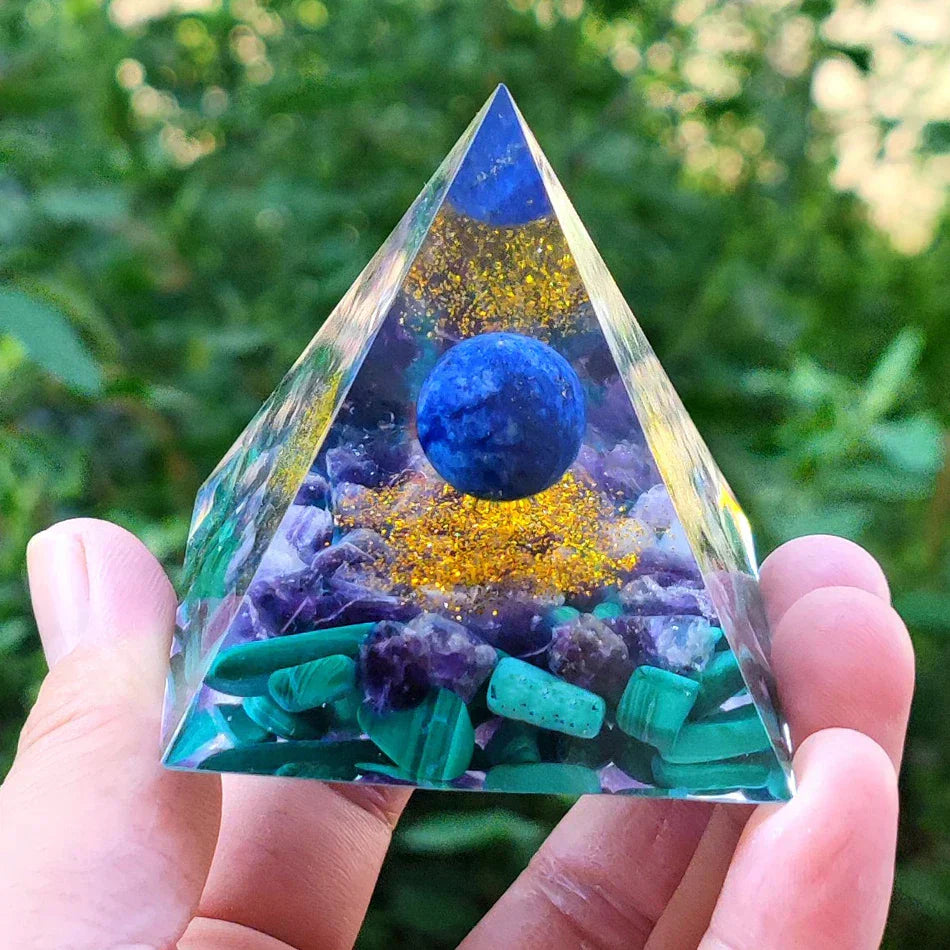Orgonite-Pyramide mit Amethyst Pendel – Energie, Schutz und Dekoration | Karnz