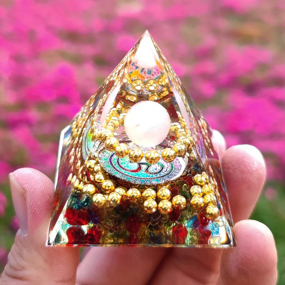 Orgonite-Pyramide mit Amethyst Pendel – Energie, Schutz und Dekoration | Karnz