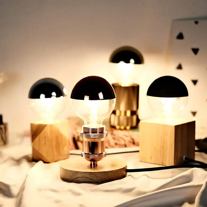 Vintage LED Glühbirne – Retro Tischleuchte mit Holzsockel | Karnz