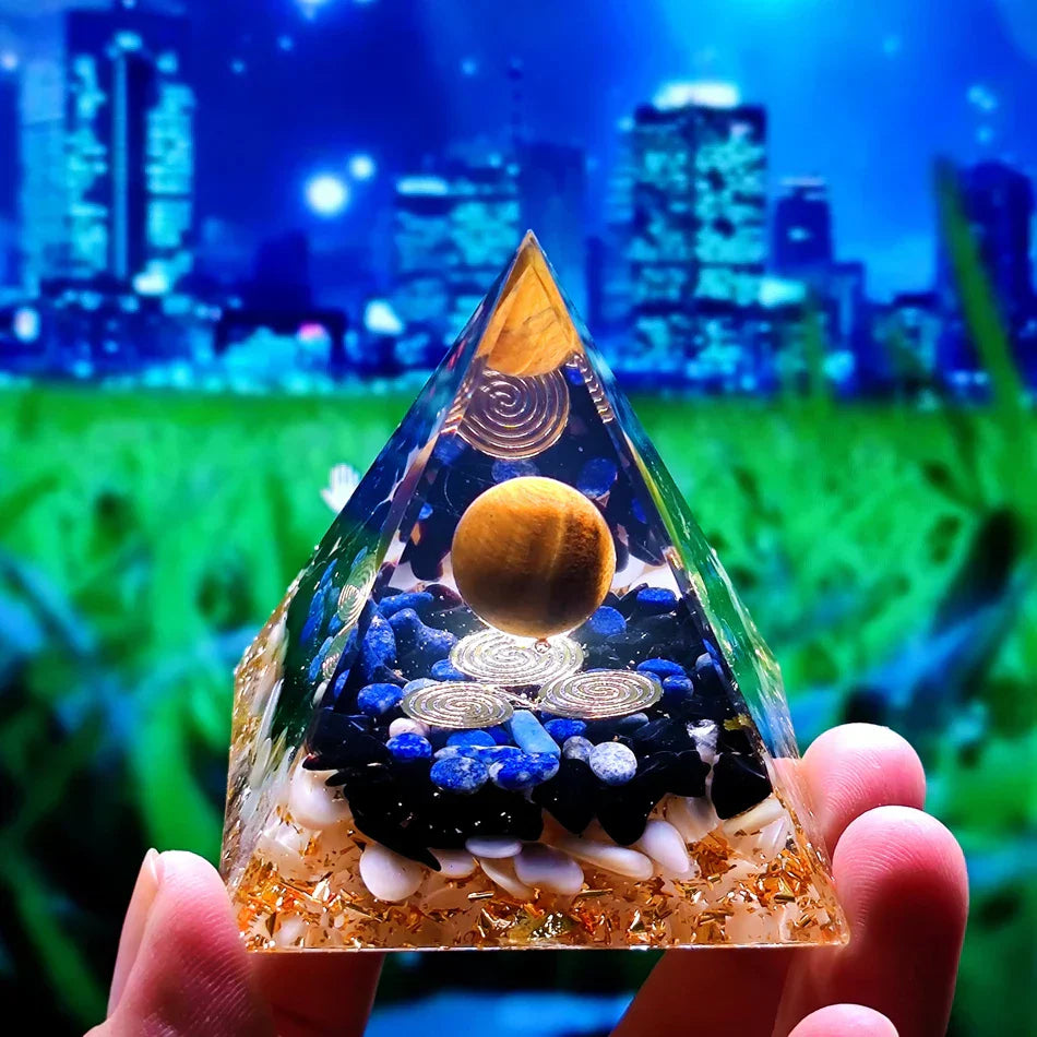 Orgonite-Pyramide mit Amethyst Pendel – Energie, Schutz und Dekoration | Karnz