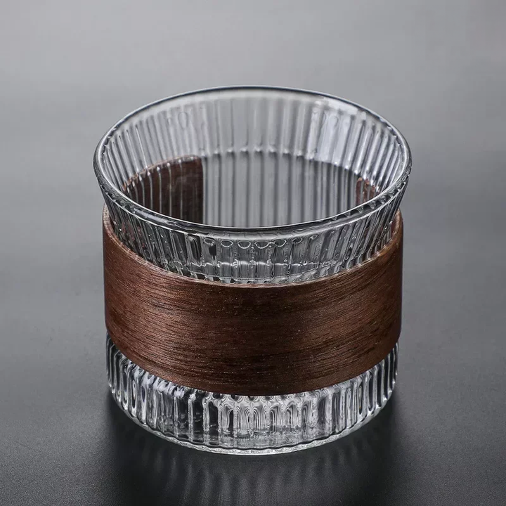 OakFlow Whisky Tumbler – Handgefertigtes Glas mit Holzakzent | Karnz