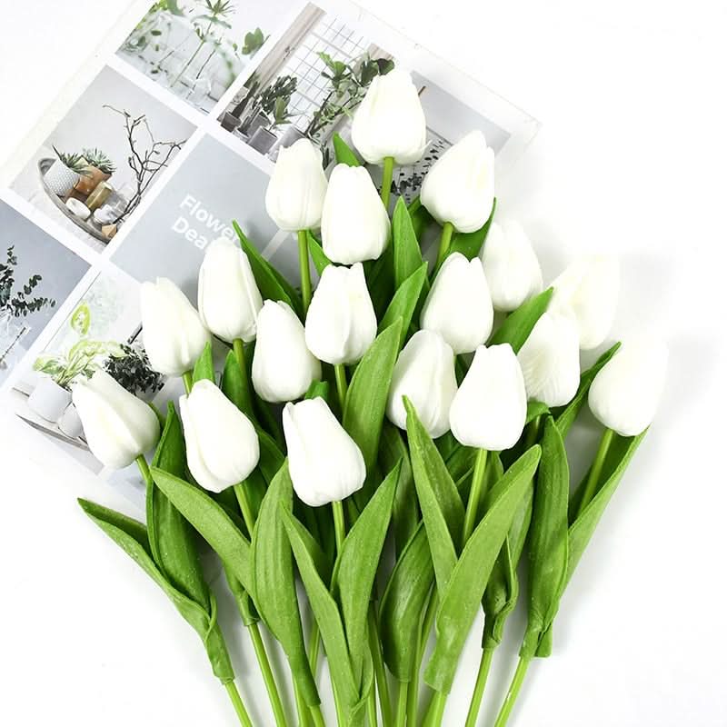 Künstlicher Tulpenstrauß mit realistisch wirkenden Blüten