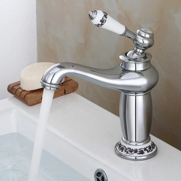 Karnz | Vintage Luxe Badezimmerarmatur für elegante Innenräume