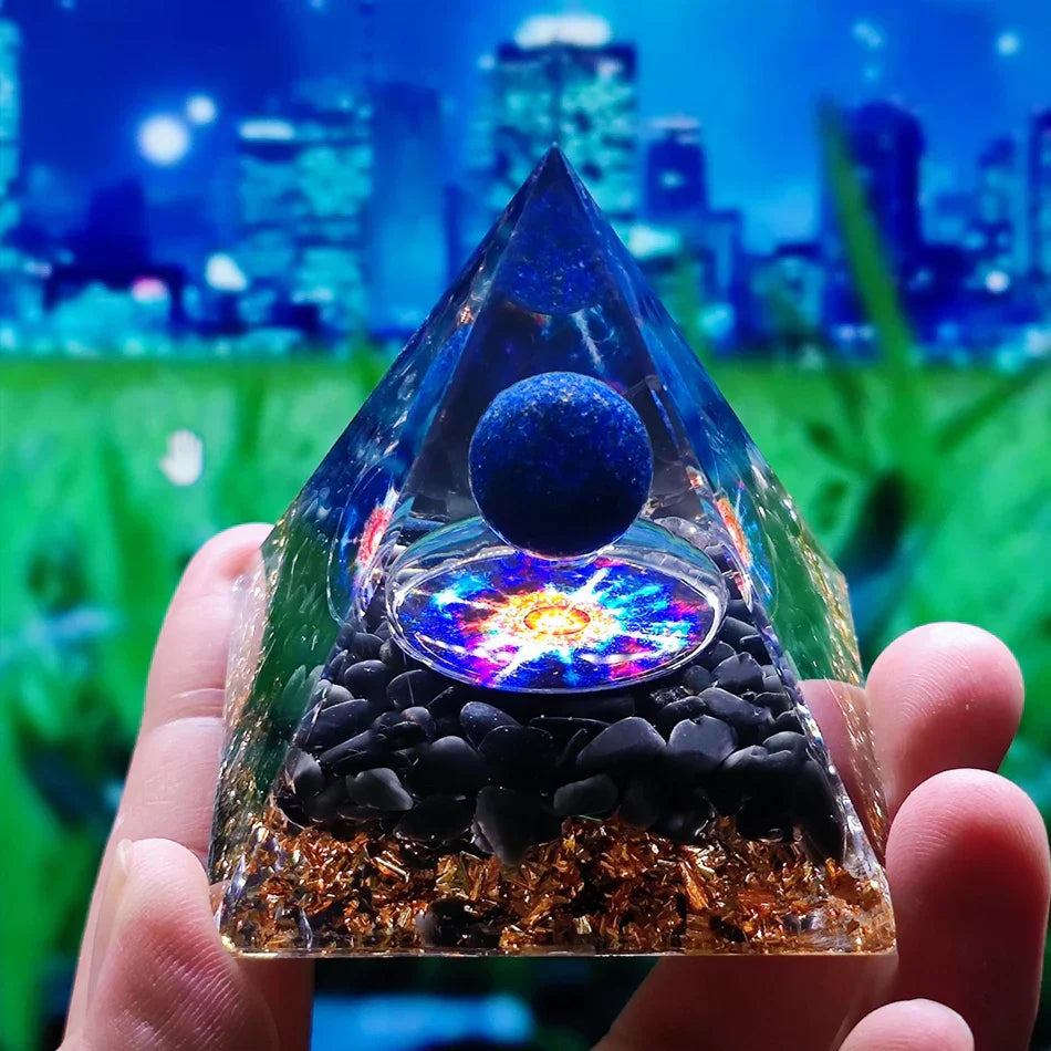 Orgonite-Pyramide mit Amethyst Pendel – Energie, Schutz und Dekoration | Karnz