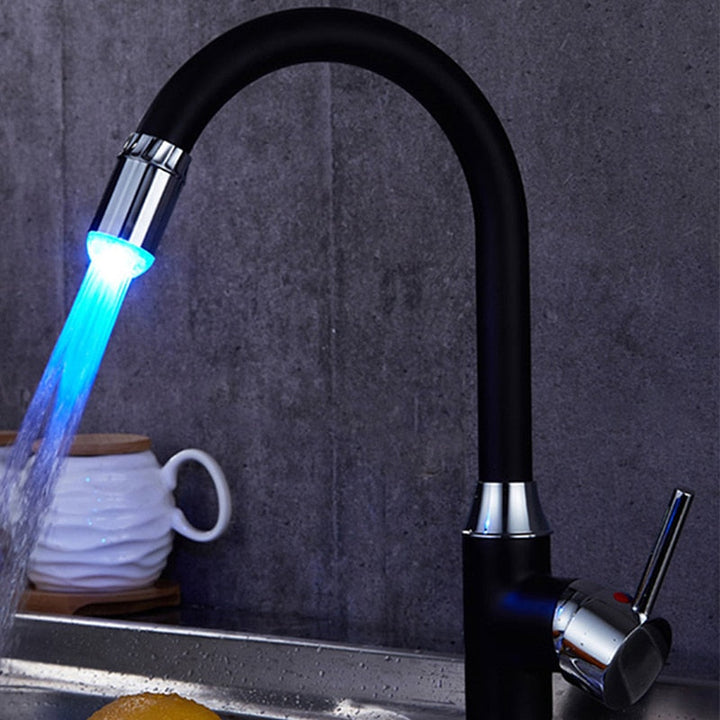 Bunter Wasserhahn LED - AquaGlow | Karnz