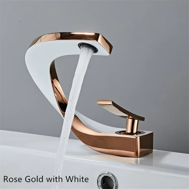 Nordic Arch Künstlerischer Deckmontierter Wasserhahn