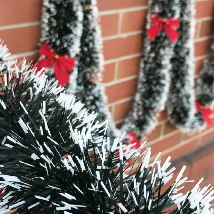 Weihnachtliche Girlande – Schnee-Beflockte Deko für Innen- und Außendekoration | Karnz