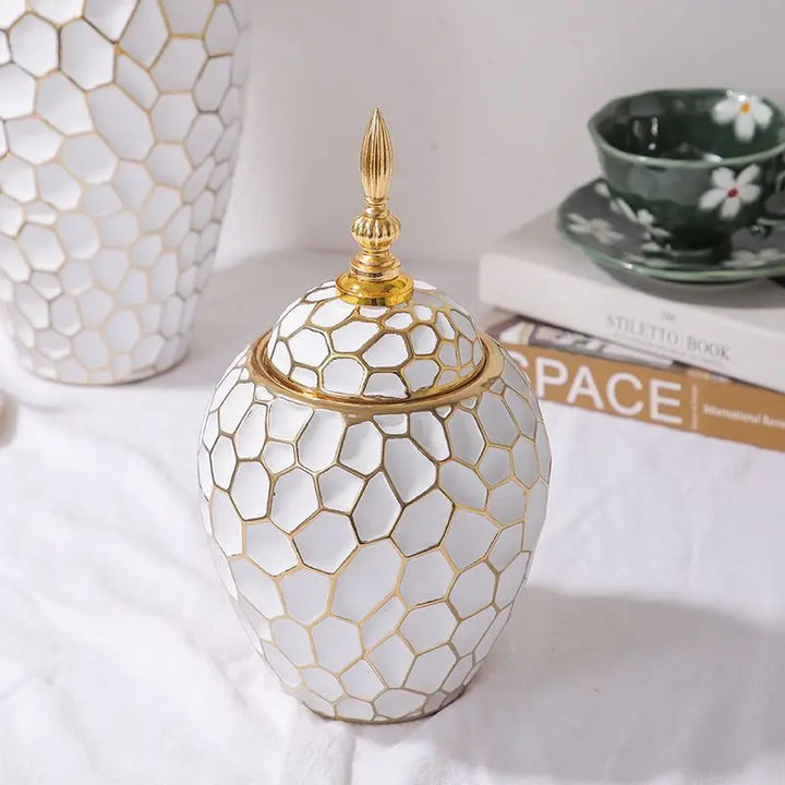 Karnz | Elegante Keramikvase mit goldenen Akzenten