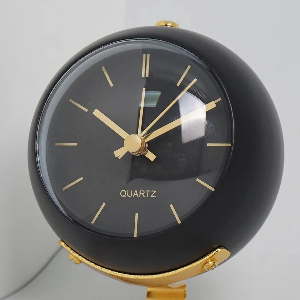 Minimalistische skandinavische Tischuhr mit lautlosem Quarzwerk | Karnz
