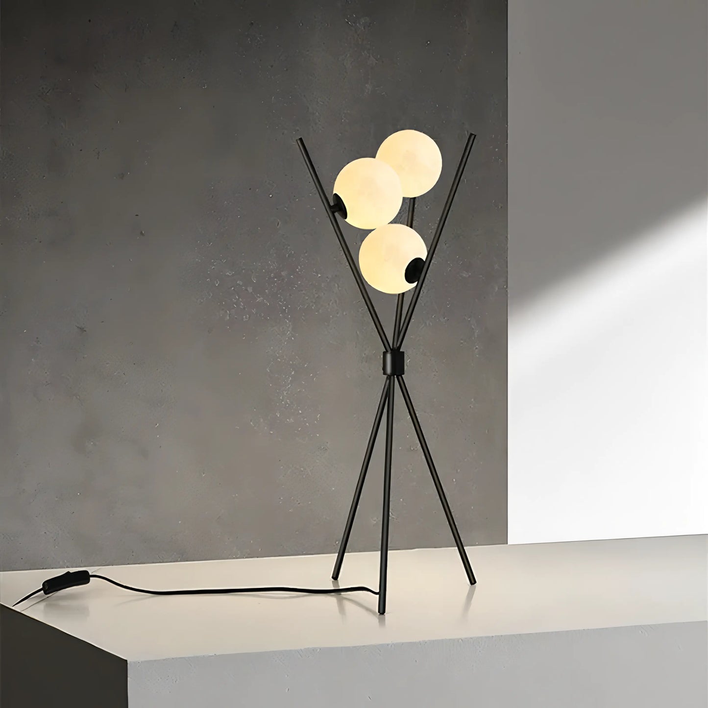 Mila - Stilvolle Minimalistische Stehlampe mit Monddesign | Karnz