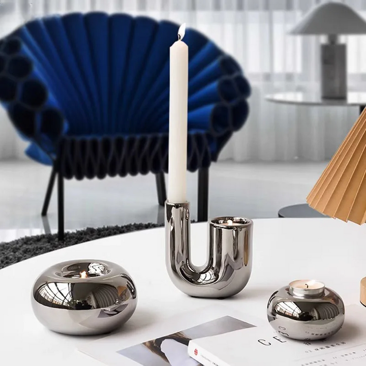Eleganter Silberner Kerzenhalter mit minimalistischem Design | Karnz