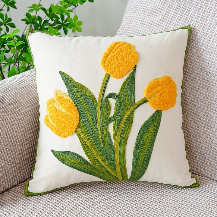 Bestickter Tulpenkissenbezug