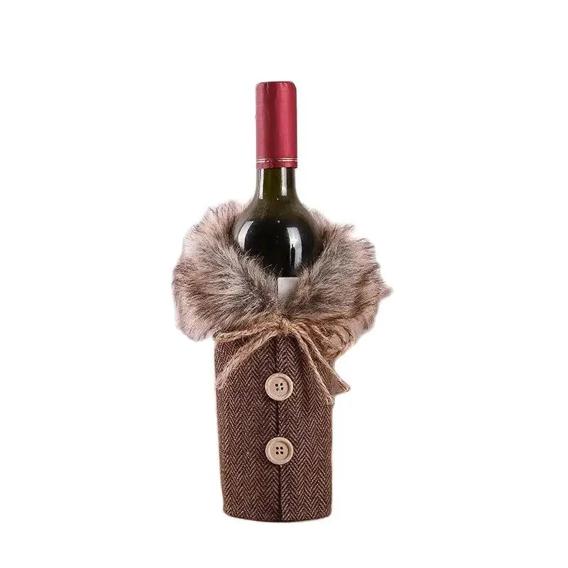 Weihnachtliche Flaschenhülle mit Fellkragen – Festliche Hülle für Weinflaschen, Wichtel-Deko für Weihnachten, Perfekt als Geschenkverpackung | Karnz