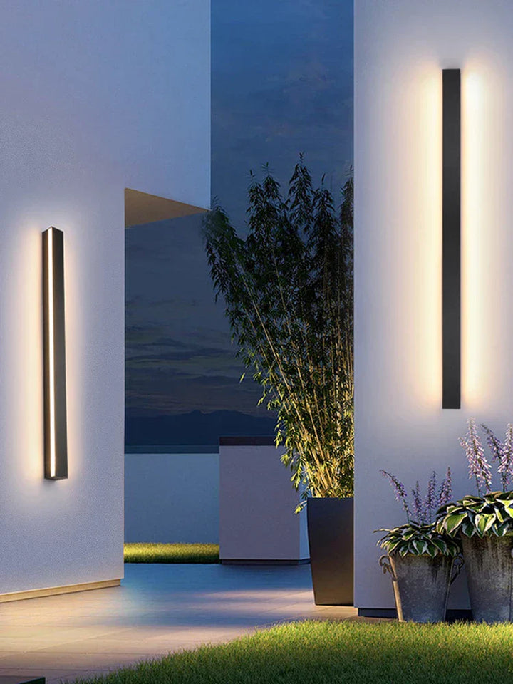 Moderne Außenlampe in Schwarz Karnz