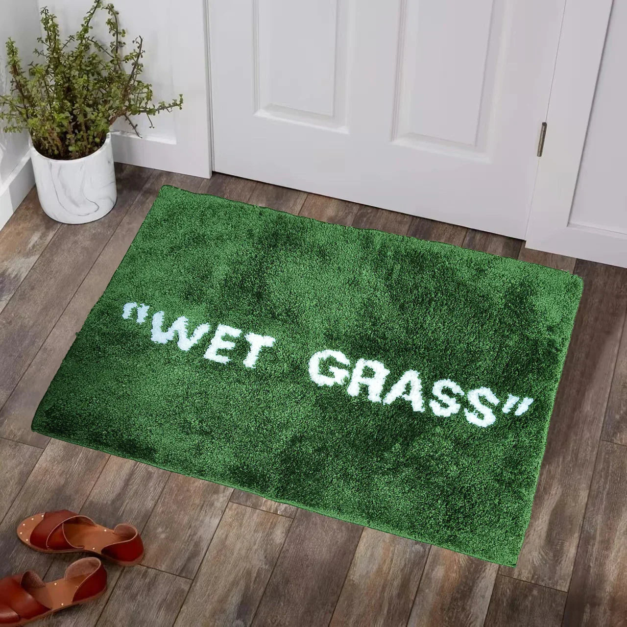 FreshLawn Comfort Mat – Trendige "Wet Grass"-Fußmatte in Grün mit Weichem Plüsch | Karnz
