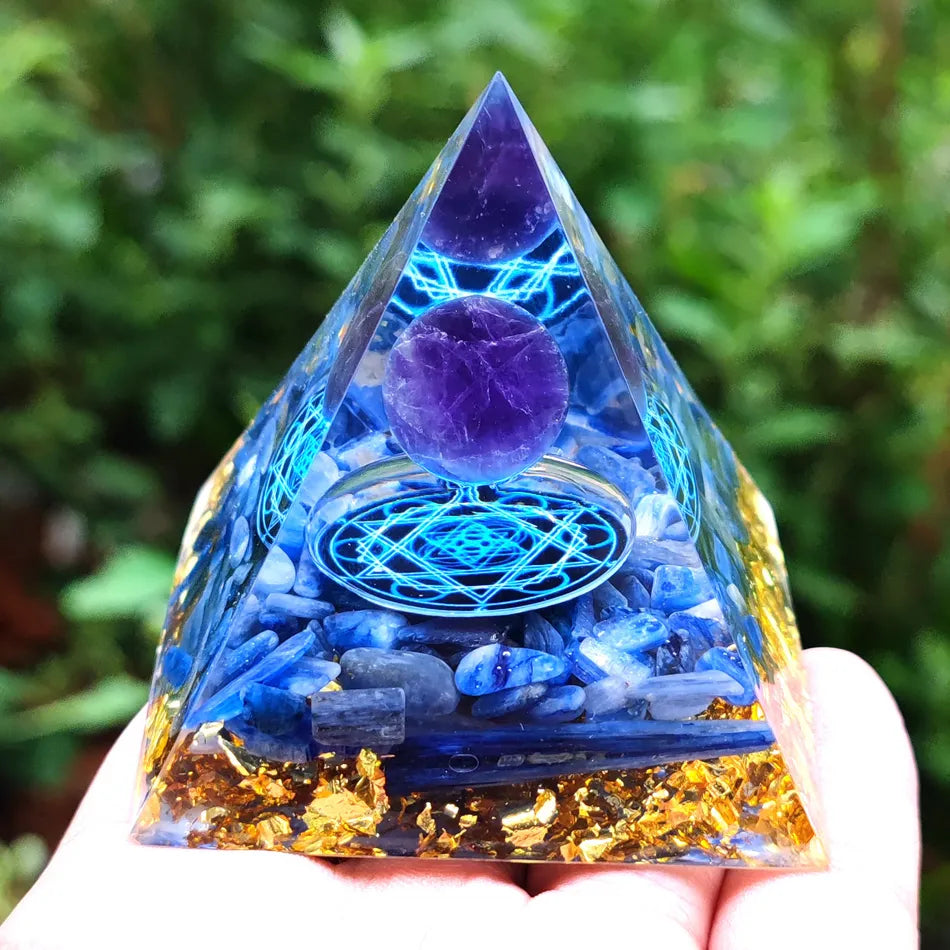 Orgonite-Pyramide mit Amethyst Pendel – Energie, Schutz und Dekoration | Karnz