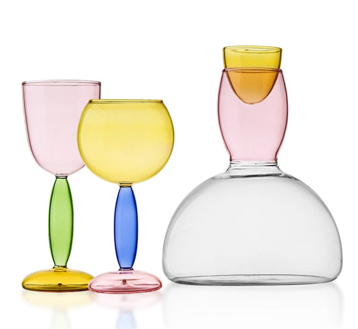 Kelch und Karaffe aus gefärbtem Glas von Phillips
